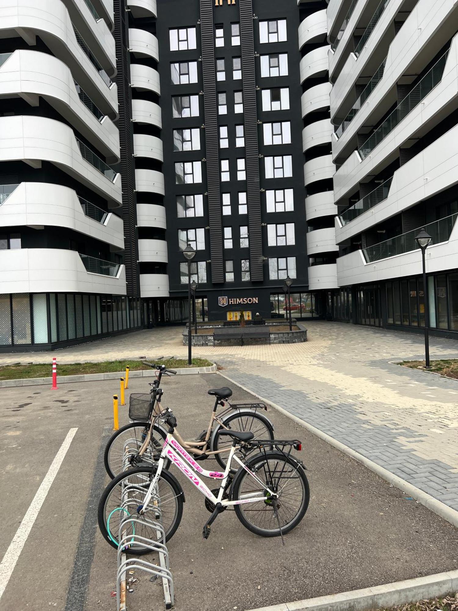 Airport Flyhub Chic Apartment Iasi Exterior foto